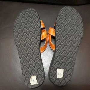 Sandale en cuir, couleur OR